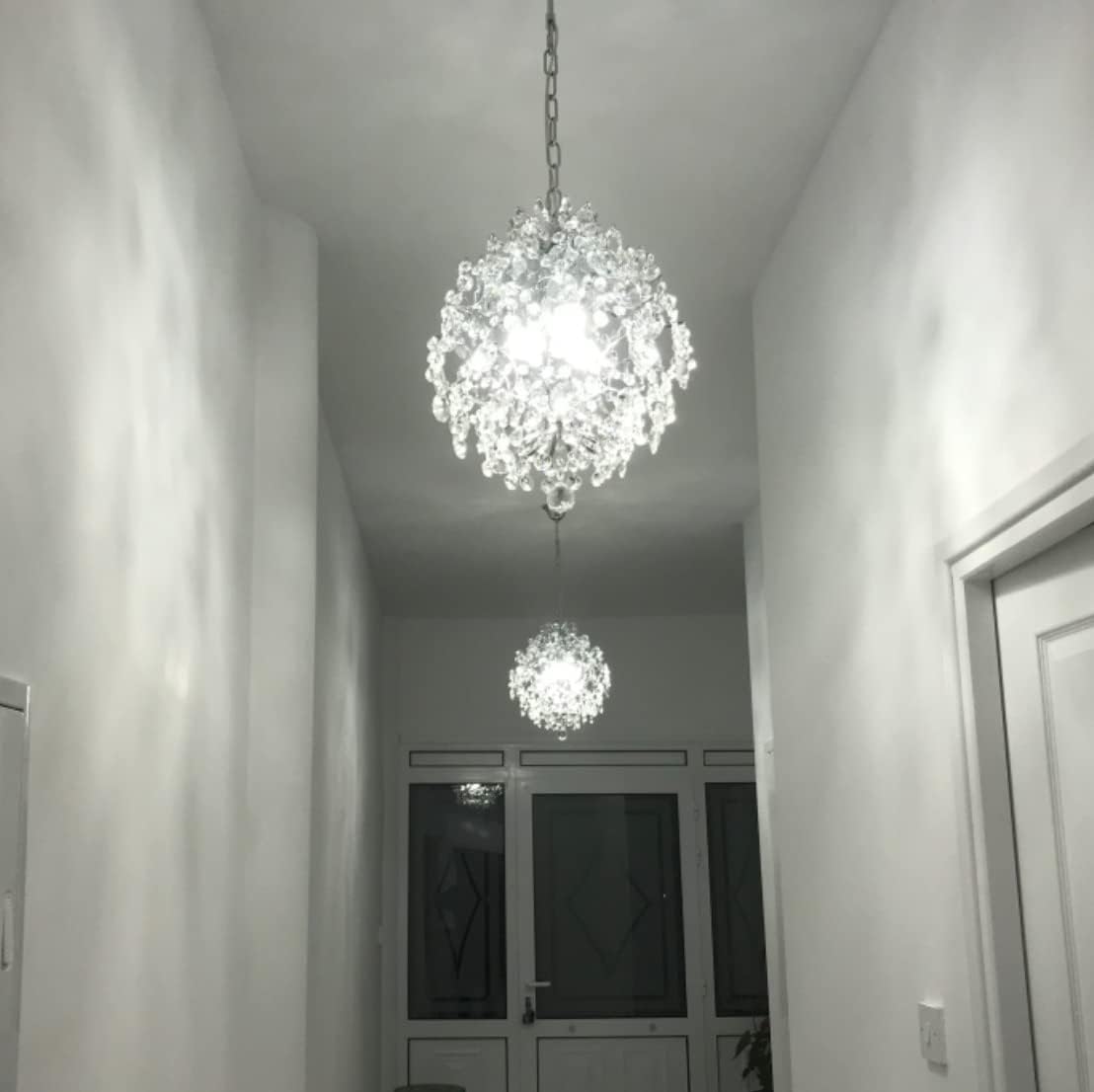 Modern Crystal Chandelier, 3 Crystal Teardrop Shaped Lampshades, Ceiling Light, Chrome Pendant Lights for Dining Room, Bedroom, Living Room, Entryway