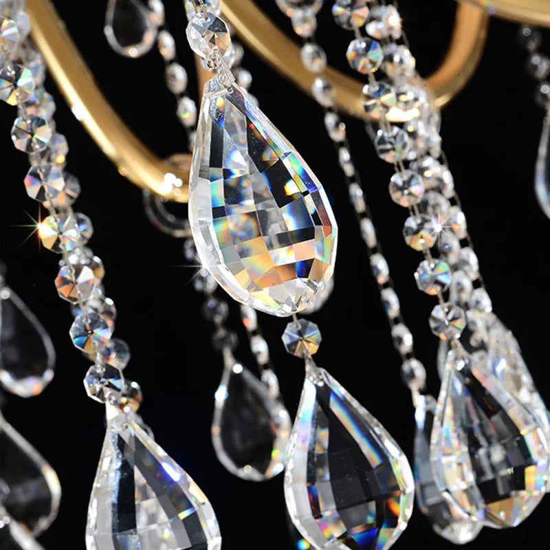 Lustre baroque en cristal avec éléments modernes pour éclairage raffiné