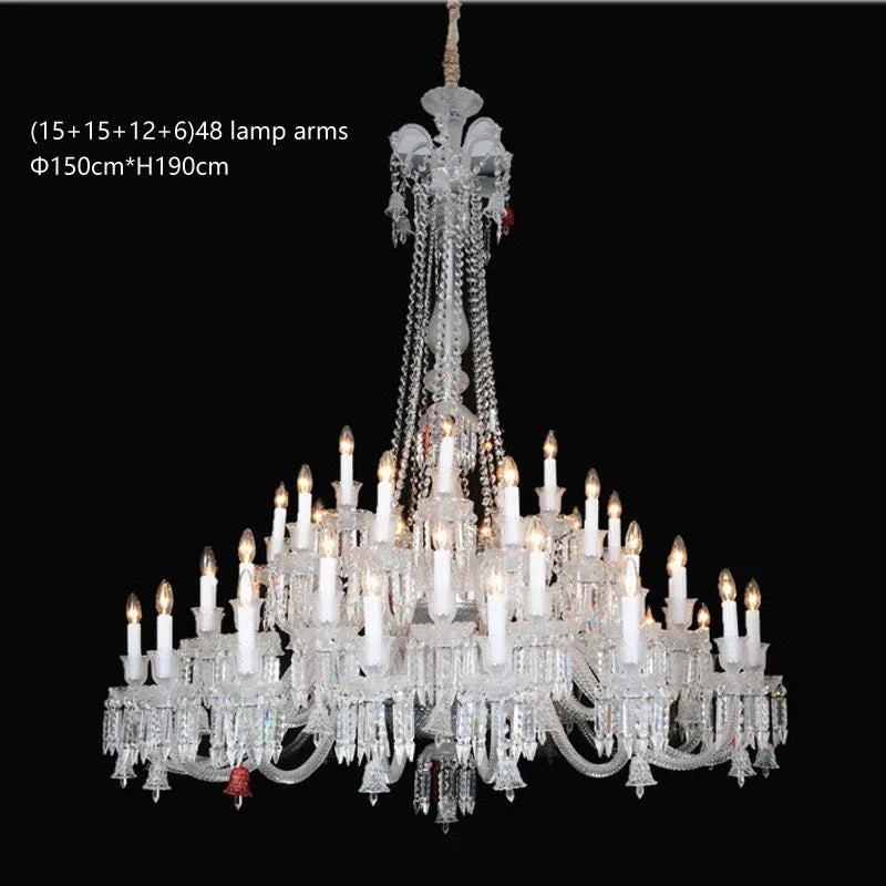 Lustre baroque en cristal avec éclairage transparent et design raffiné.