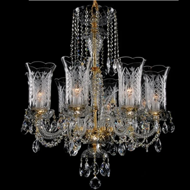Lustre baroque en cristal avec éclairage en spirale pour halls majestueux.
