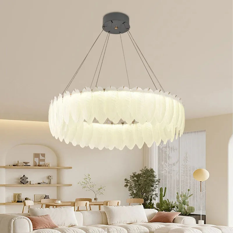 Lustre boule en cristal avec plumes décoratives et verre nordique.