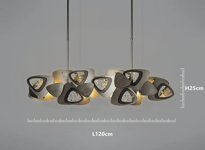 Lustre boule en cristal avec design postmoderne et suspension artistique.