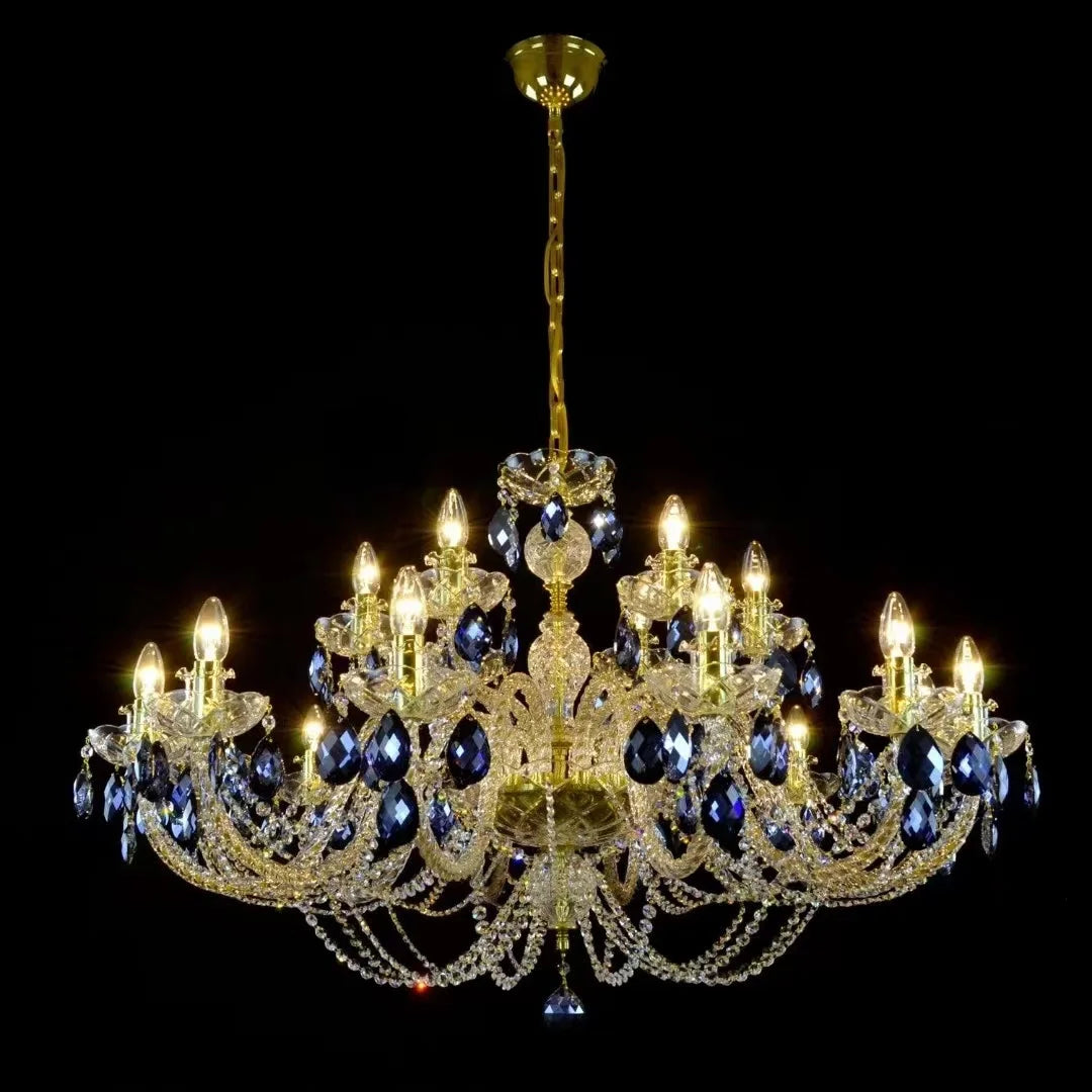Lustre baroque en cristal avec pampilles scintillantes pour décoration élégante.