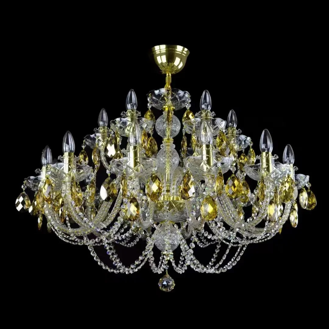 Lustre baroque en cristal avec pampilles scintillantes pour décoration élégante.