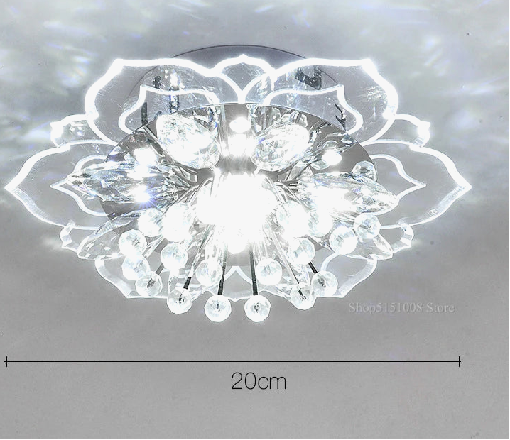 Lustre boule en cristal avec fleurs, éclairage coloré pour intérieur.