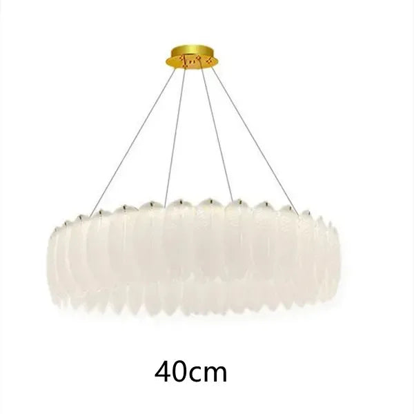 Lustre boule en cristal avec plumes décoratives et verre nordique.