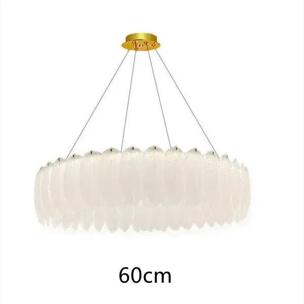 Lustre boule en cristal avec plumes décoratives et verre nordique.